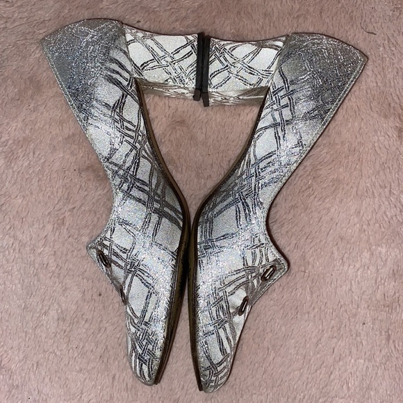 💕VINTAGE REALITIES METALLIC SILVER PUMPS💕 - Picture 3 of 9